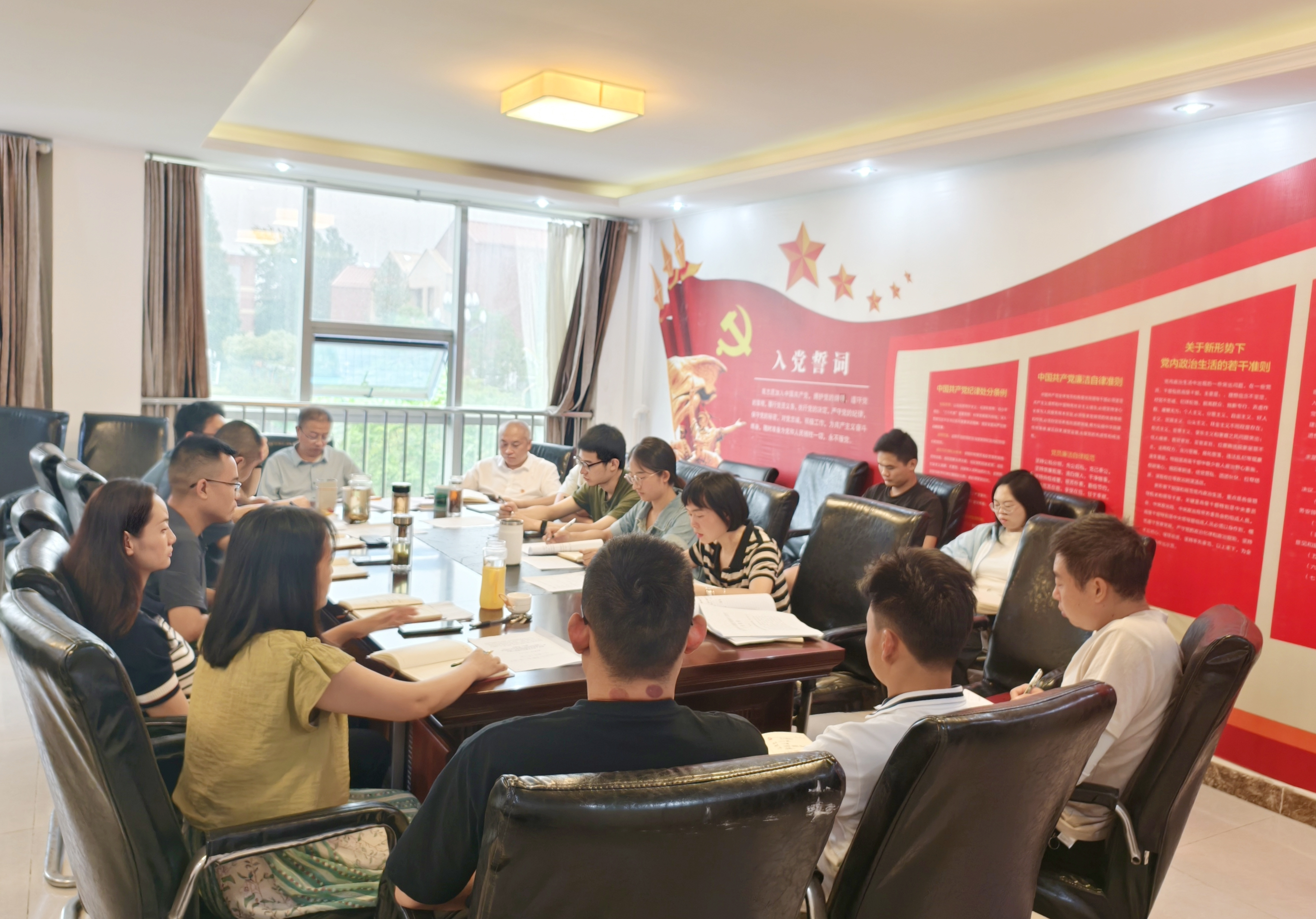 公司二支部開展“深化融合解難題 聚力攻堅促發(fā)展”主題黨日活動